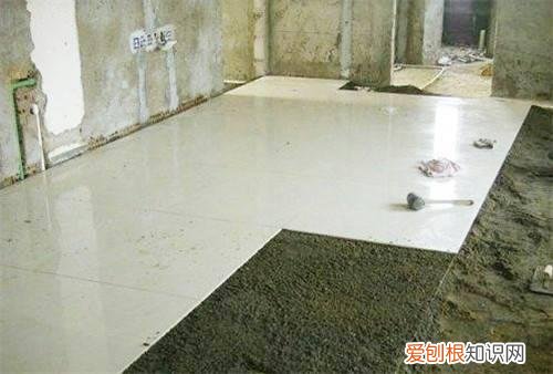 先刮腻子还是先铺地砖，家装先贴地砖还是先刮腻子