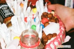 女儿生日简短走心的句子 高情商祝女儿生日快乐文案