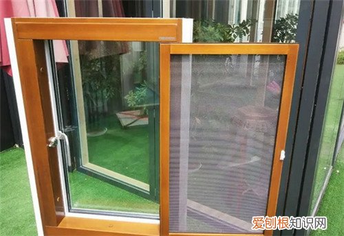 纱窗怎么装进卡槽，纱窗下面的卡槽如何装