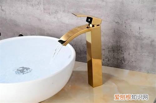 卫生间的水和厨房的水一样的吗，卫生间跟厨房的水一样吗