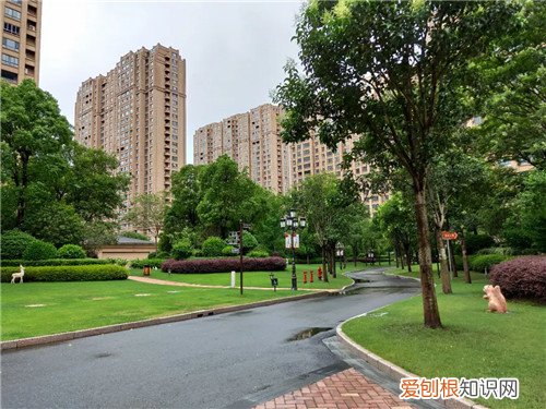 小区500户物业能挣多少，500户小区物业赚钱吗