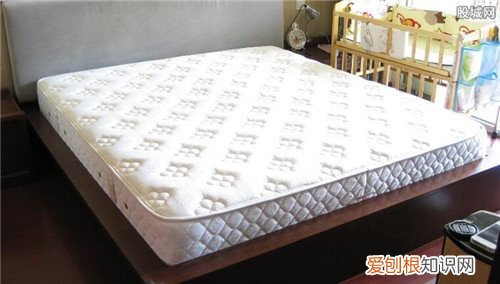 长期睡弹簧床垫的危害有哪些，老式弹簧床垫对身体有害吗