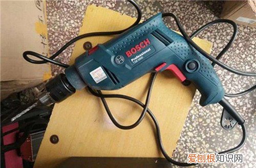 楼上装修电钻没完没了可以报警吗，装修用电钻可以报警吗