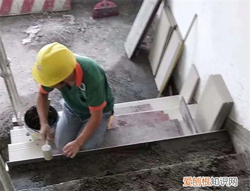 贴楼梯瓷砖的正确步骤是什么，楼梯怎样贴瓷砖最简单