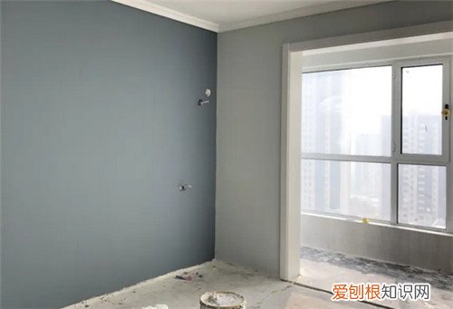 房子一边住人一边刷墙可以吗,刚刷了墙的房子能住人吗?