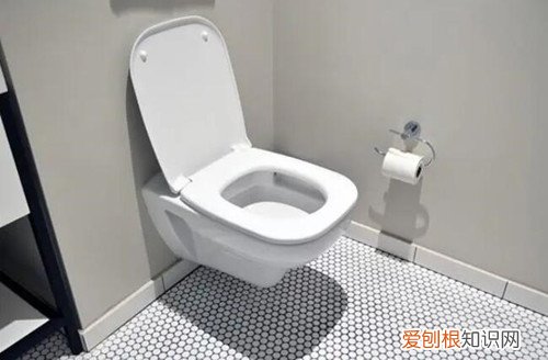 马桶下水口距离墙面的尺寸，马桶的排水口离墙多少