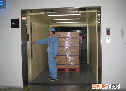 住宅电梯使用年限是多少，电梯的使用年限是多少年