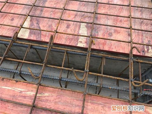 12厚现浇楼板如何配筋，楼层现浇板配筋