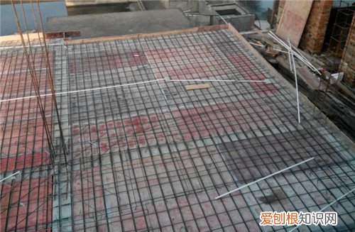 12厚现浇楼板如何配筋，楼层现浇板配筋