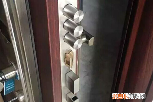 防盗门旋钮反锁小偷能打开吗，防盗门反锁了小偷能撬开吗