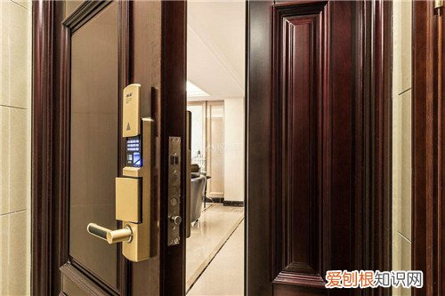 防盗门旋钮反锁小偷能打开吗，防盗门反锁了小偷能撬开吗