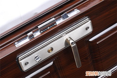 防盗门旋钮反锁小偷能打开吗，防盗门反锁了小偷能撬开吗