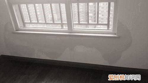 窗户凹槽下雨大风就漏水是什么原因，下大雨楼房窗户缝漏水