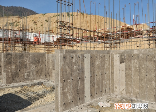 剪力墙水平筋放外面还是里面，剪力墙水平筋放外面还是里面有什么区别?