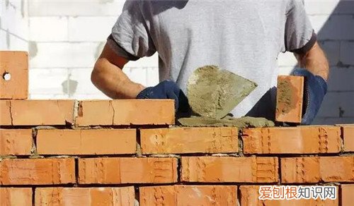 砌墙一平方要多少砖水泥沙子,砌墙一平方要多少砖水泥沙子少了有什么毛病