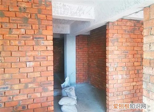 砌墙一平方要多少砖水泥沙子,砌墙一平方要多少砖水泥沙子少了有什么毛病