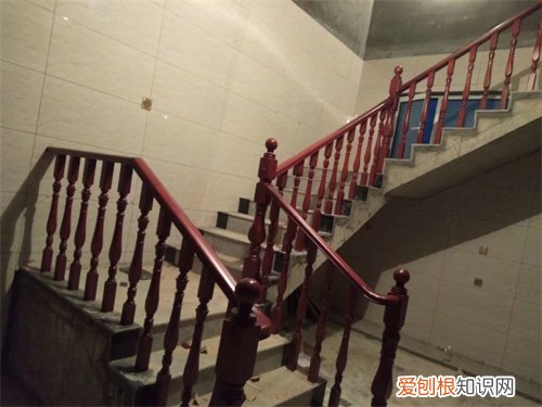 楼梯单双数有讲究吗,楼梯单双数有讲究吗,楼梯14步