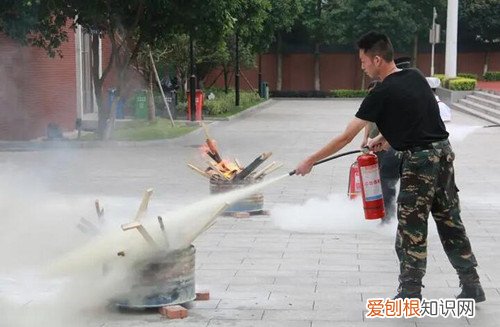 使用abc类干粉灭火器可以扑灭以下几类火灾，使用abc类干粉灭火器可以扑灭以下几类火灾电气火灾