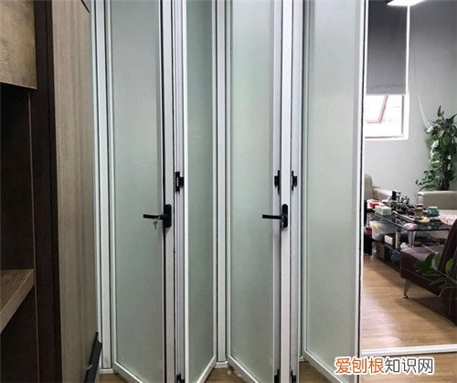 铝合金折叠门怎么安装，铝合金折叠门安装用螺丝好还是铆钉好
