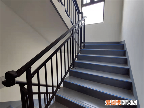 楼梯坡度多少合适，一般楼梯的坡度有多少度