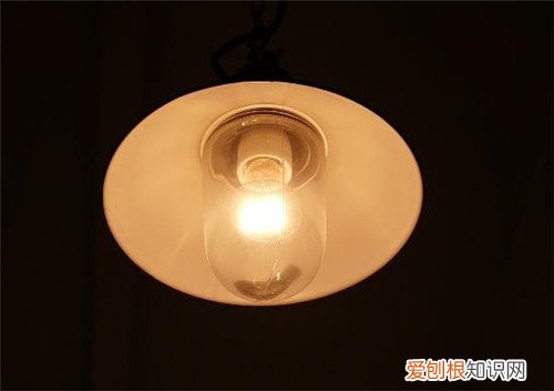 关灯后还有微亮会浪费电吗，关灯后还有微亮会浪费电吗从总闸调线