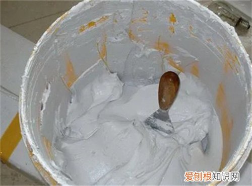 白水泥凝固后怕水吗，白水泥多久凝固 碰水