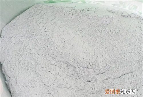 白水泥凝固后怕水吗，白水泥多久凝固 碰水