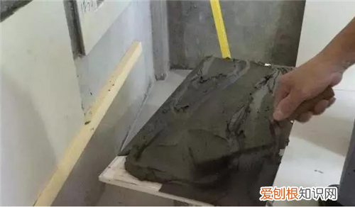 全瓷砖贴墙必须用瓷砖胶贴吗，为什么全瓷瓷砖要用胶贴