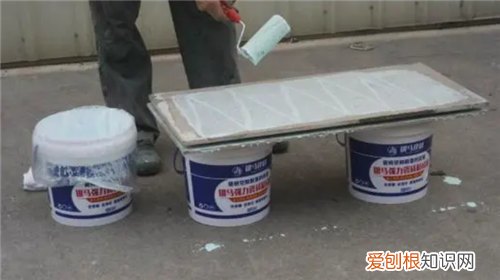 全瓷砖贴墙必须用瓷砖胶贴吗，为什么全瓷瓷砖要用胶贴