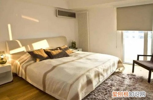 夜里卧室为何不能放水，夜里卧室为何不能放水呢