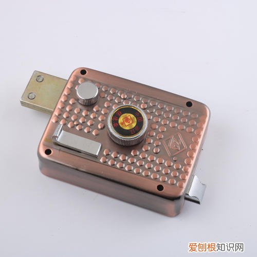 老式门锁怎么安装,老式门锁怎样安装