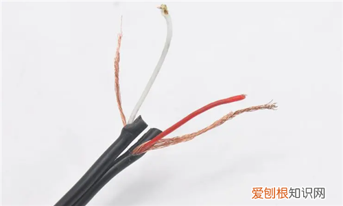 2.5平方铝线能带多少瓦，25平方铝线能带多少瓦三相电