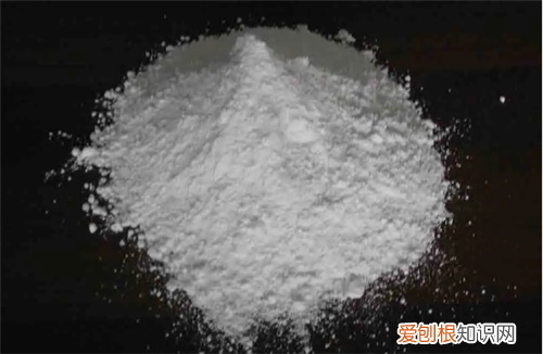 石灰和水泥的区别有哪些，石灰与白水泥的区别