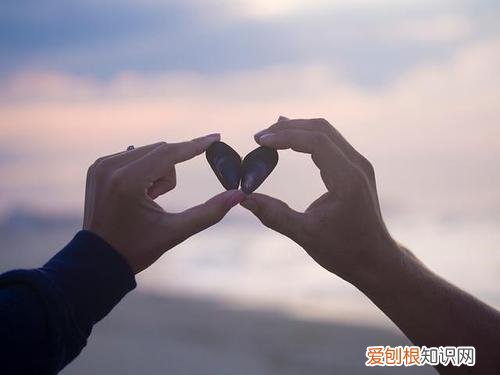 怎么试探她喜不喜欢你 女人根本不喜欢你表现