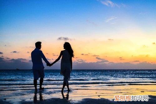 怎么试探她喜不喜欢你 女人根本不喜欢你表现