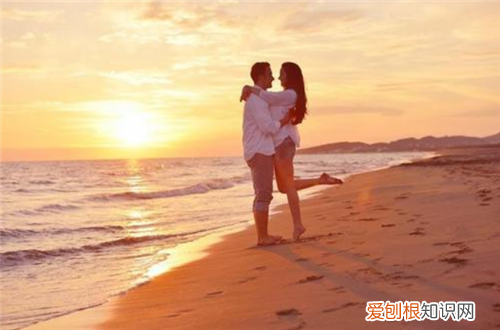 如何和女生聊天不尬聊 刚谈恋爱怎么找话题聊天