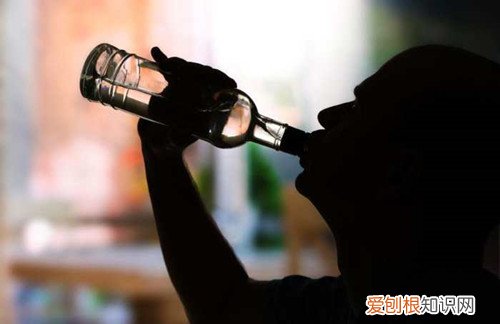 爱喝酒的男人什么心理 男人爱喝酒的主要原因