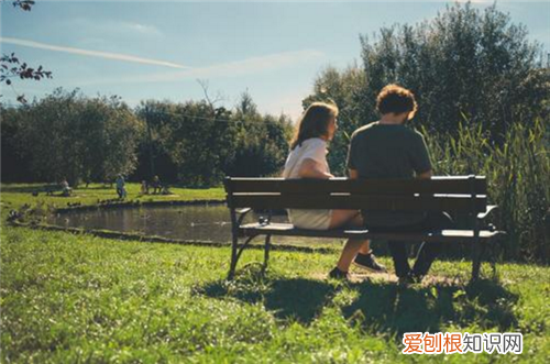不知道和女孩子聊什么了怎么办 跟女生聊天应该注意哪些