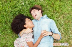 未婚男孩爱上已婚女人的表现 为什么单身男会爱上已婚女