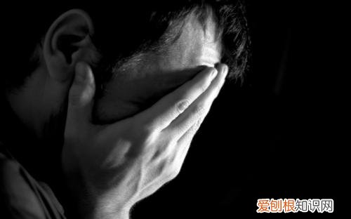 一个男人在女人面前哭代表什么 一个男人真正爱你的表现