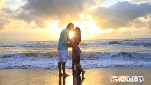 如何判断男生是不是喜欢你 这5点就能证明喜欢上你了