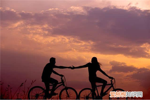 秀恩爱的句子简短 俩人感情如何维持