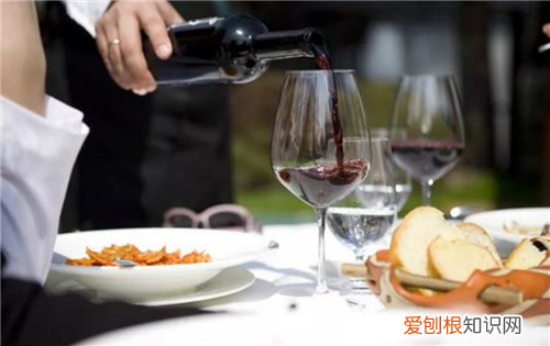 家长和老师吃饭敬酒说什么 敬酒应该注意哪些