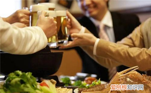 家长和老师吃饭敬酒说什么 敬酒应该注意哪些