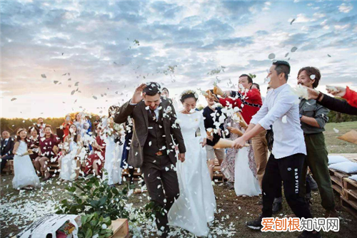 当伴娘手机都是放哪里的 伴娘当天能背包吗