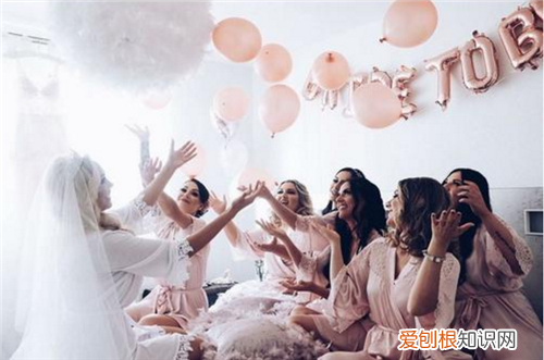 当伴娘手机都是放哪里的 伴娘当天能背包吗