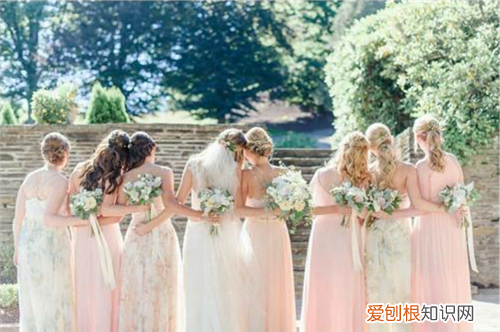 当伴娘手机都是放哪里的 伴娘当天能背包吗