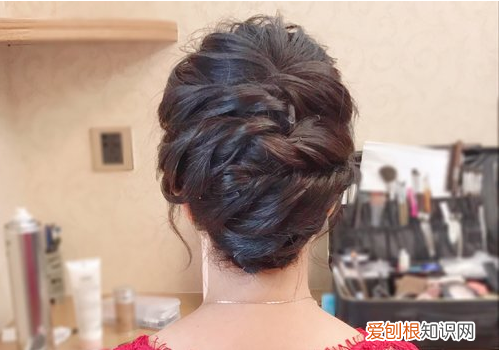 妈妈婚宴气质盘发发型 儿子结婚妈妈穿什么衣服