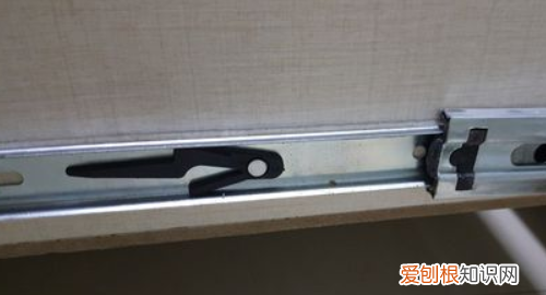 抽屉怎么拿下来，推拉抽屉怎么卸下来视频