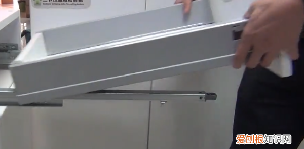 抽屉怎么拿下来，推拉抽屉怎么卸下来视频
